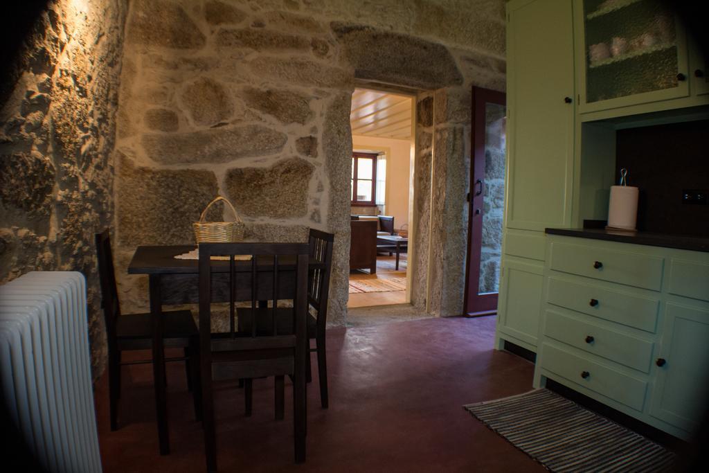 Casas Dos Avos Guest House Vale de Cambra Bilik gambar