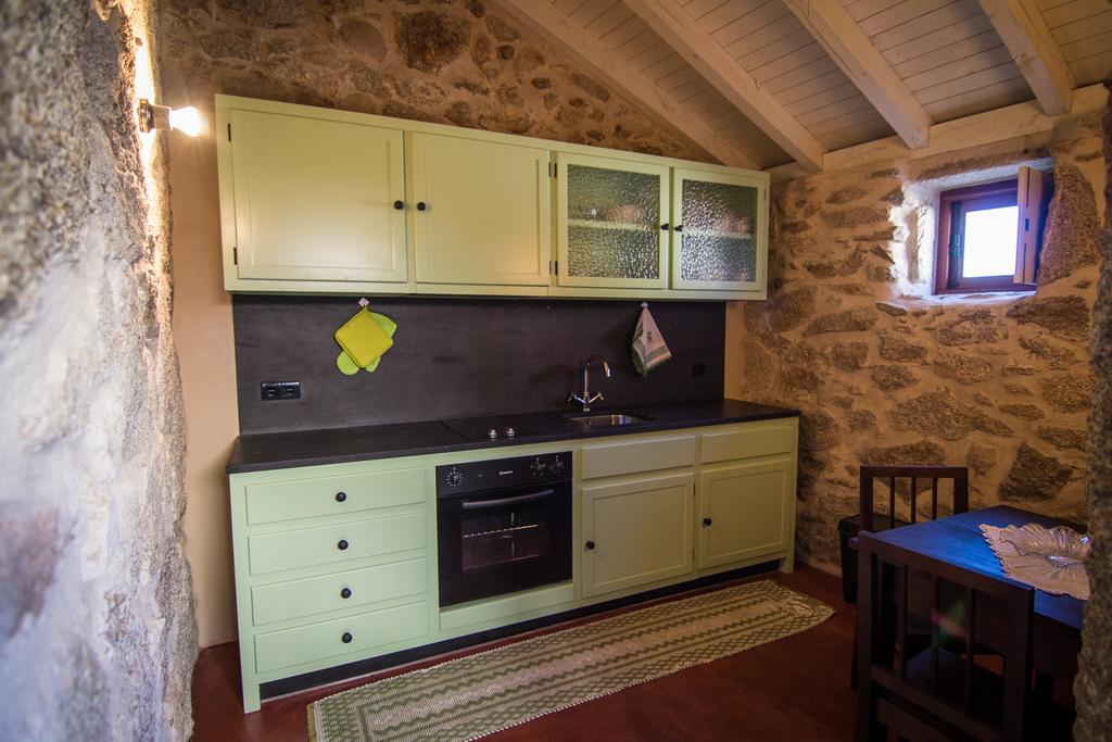 Casas Dos Avos Guest House Vale de Cambra Bilik gambar